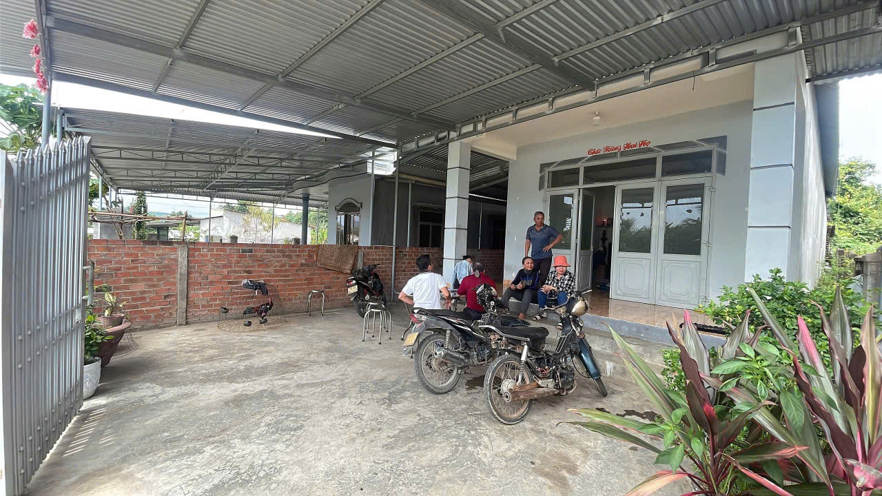 Nhà Diên Đồng - Diên Khánh giá thơm - hàng chủ ngộp 
Dt : 330m2 = Nhà Kiên Cố -chỉ với : 880triệu vào việc
lh : 0905724084