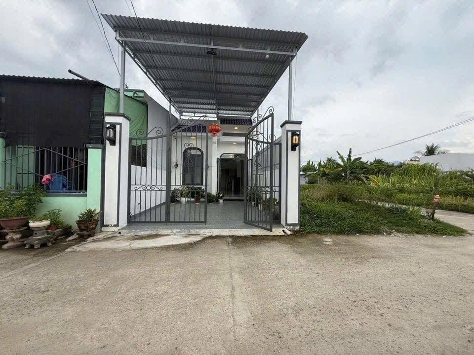 Bán nhà mới xây xã Diên Sơn, gần nhà thờ Cây Vong