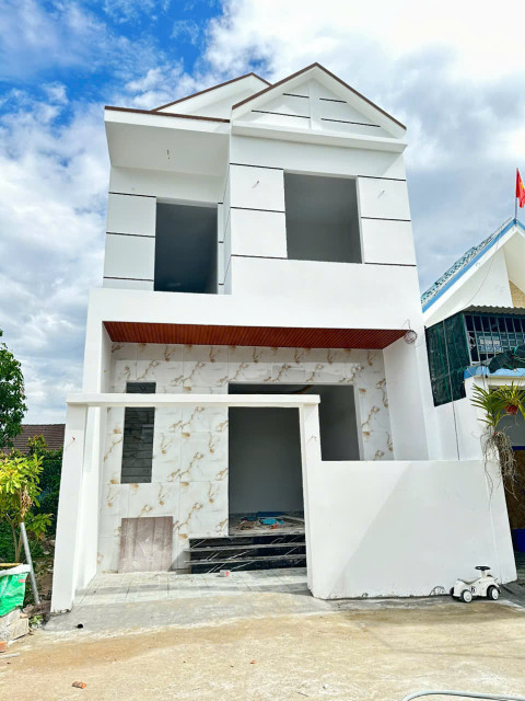 Bán nhà mới xây xã Diên Lạc