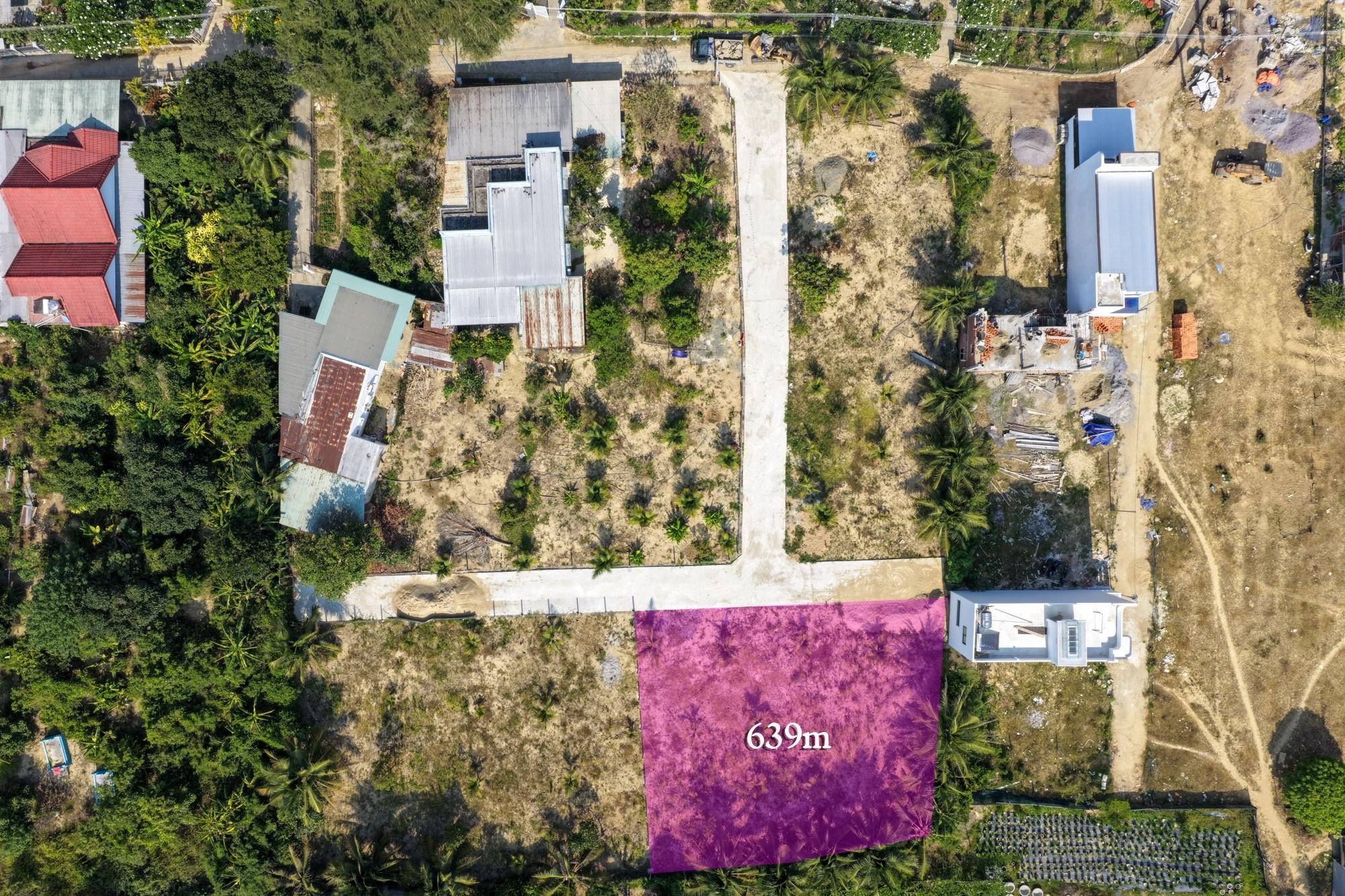 Cần bán lô đất Xã Diên Lạc full ONT diện tích 639,5m chiều ngang dài 28,5m nằm đối diện UBND xã Diên Lạc, cách TL2 chỉ 150m. 
Giá bán 5,5 tỷ 
Dân cư hiện hữu, ngay khu hành chính mới và sầm uất của khu vực.
https://maps.app.goo.gl/vqxPXV5WFTScL7wG8