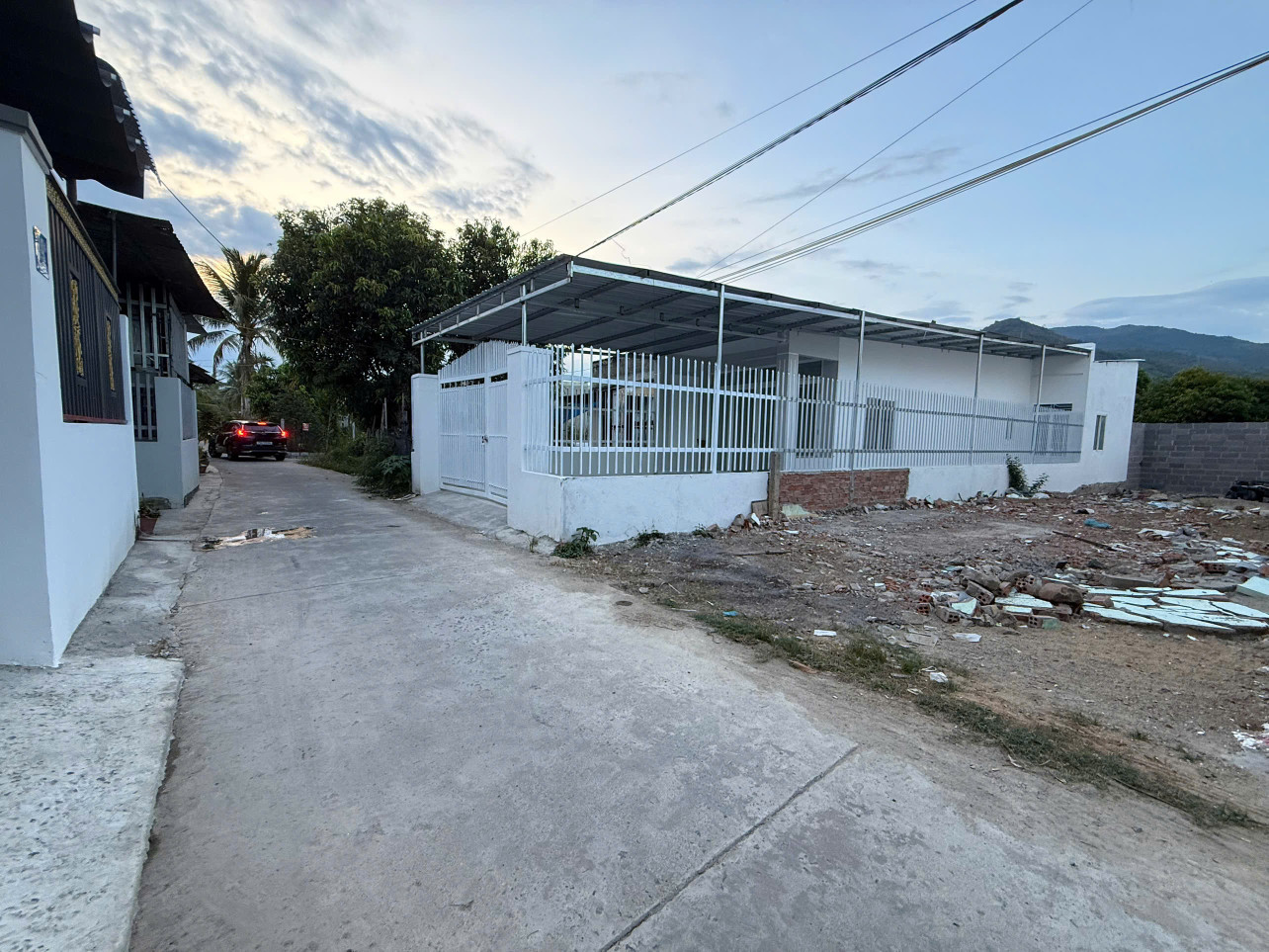Cần bán lô đất Thôn 1 - xã Diên Phú- Diên Khánh  Dt: 120m2, ngang trước sau 5m Giá chỉ : 1ty450  Liên hệ e Trinh