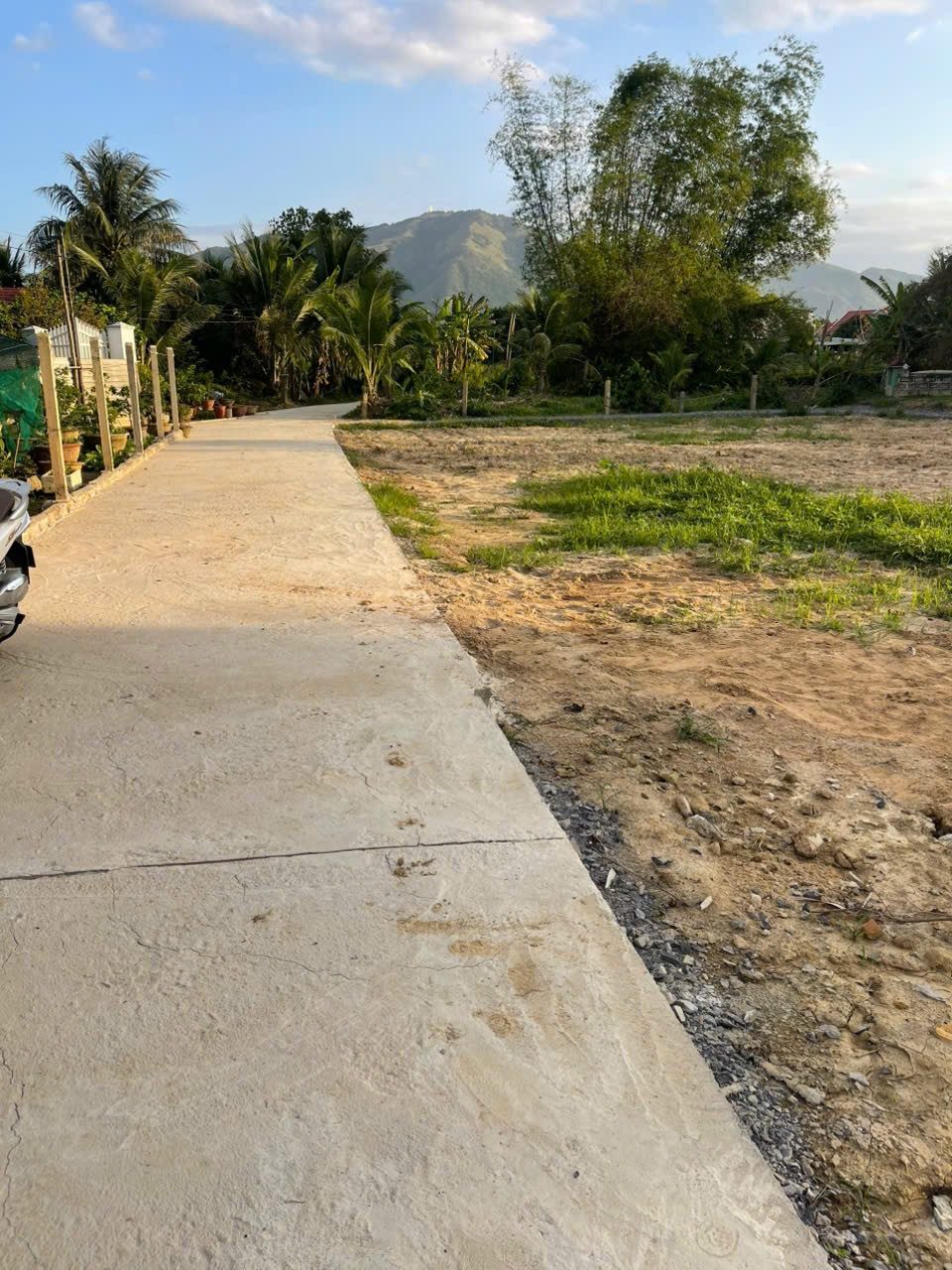 Bán lô đất ngay trung tâm xã Diên Phú , Diên Khánh . DT 110,4m2 , full thổ , đường betong , Giá 930 triệu bao giấy tờ