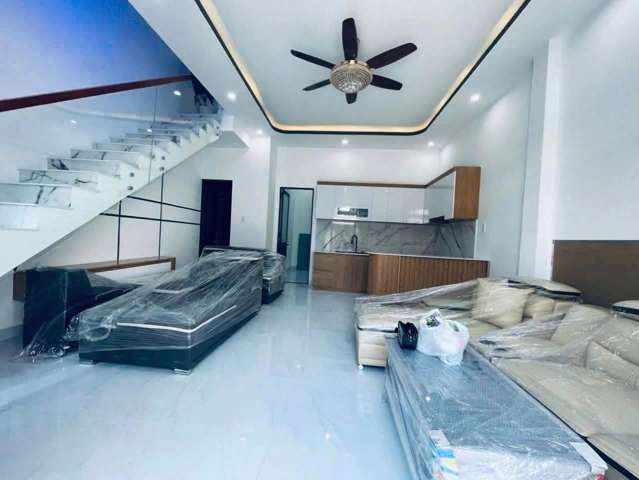 Cần bán nhanh nhà mới hoàn công full nội thất
