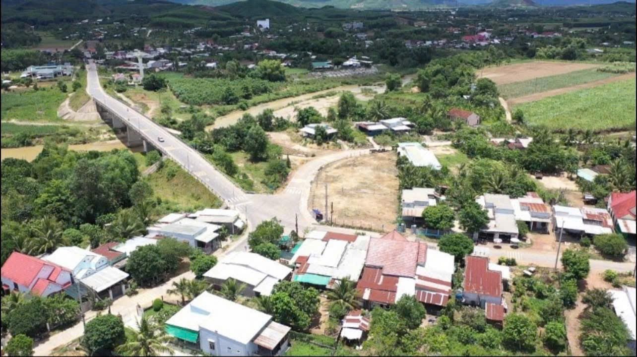 Chính chủ gửi bán 791,6m2 Đất Full Thổ Cư   -- Ngang 25,8m --  Vị Trí Trung Tâm ngay gần chợ, Trường - Tiện Ích đầy đủ
  • Có Thể tách được 5lô luôn 😍
  • Gả Nhanh 3,5 tỷ Cho Anh Chị Hữu Duyên
Ngay trung tâm hành chính Diên Lâm, Diên Khánh ( Ngay chợ Đ