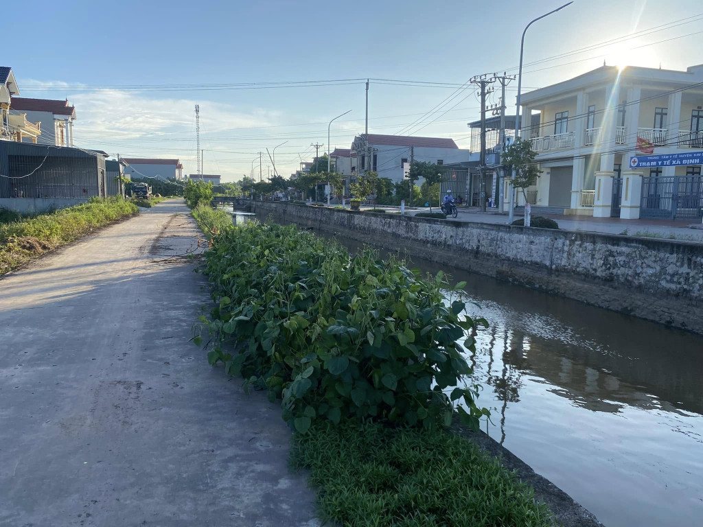 Cần bán đất mặt kênh xóm 5 định hoá , kim sơn ninh bình