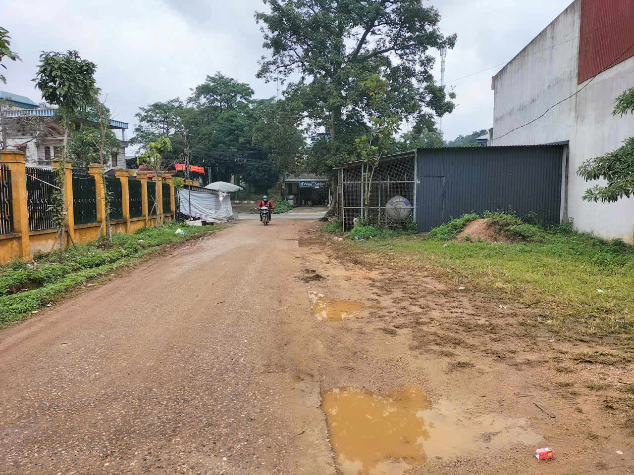 126m đối diện ủy ban mới cách quốc lộ 12b chỉ 30m tiện kinh doanh giá rẻ chỉ 1,x tỷ Đông Bắc Kim Bôi Hòa Bình