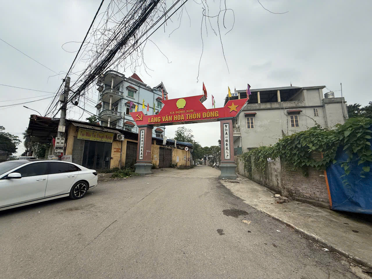Bán lô  đất 126m Đông Sơn, lô góc 2 mặt tiền cách ql6 200m