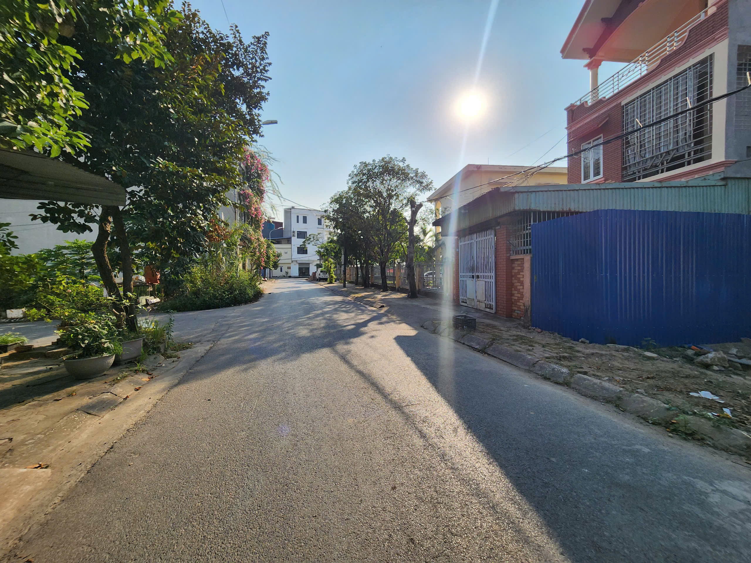 Trục thông Chất thải rắn TĐC Bạch Mai , An Dương.  DT: 94m2. Ngang: 5m