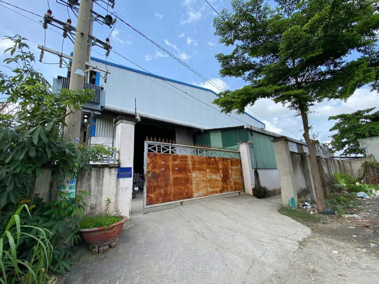 Bán gấp xưởng 1000m2 full thổ cư, cách đường Đức Hoà Đông 300m, đang có HĐ thuê 50tr/Tháng
