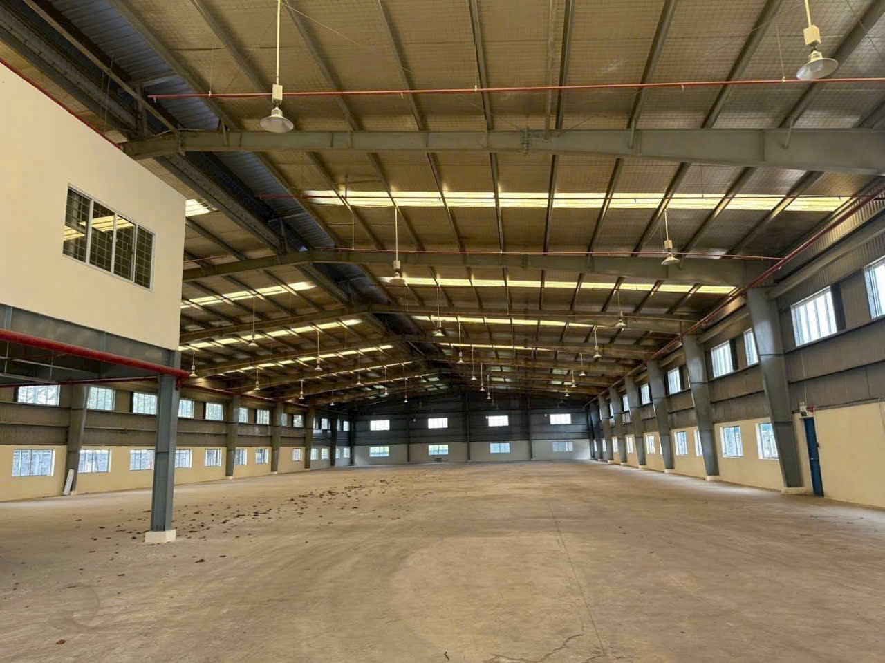 Cho thuê xưởng KV 2000m2, XD 1800m2, PCCC auto, điện 500kwa, Đức Hoà Đông, Đức Hoà, LA