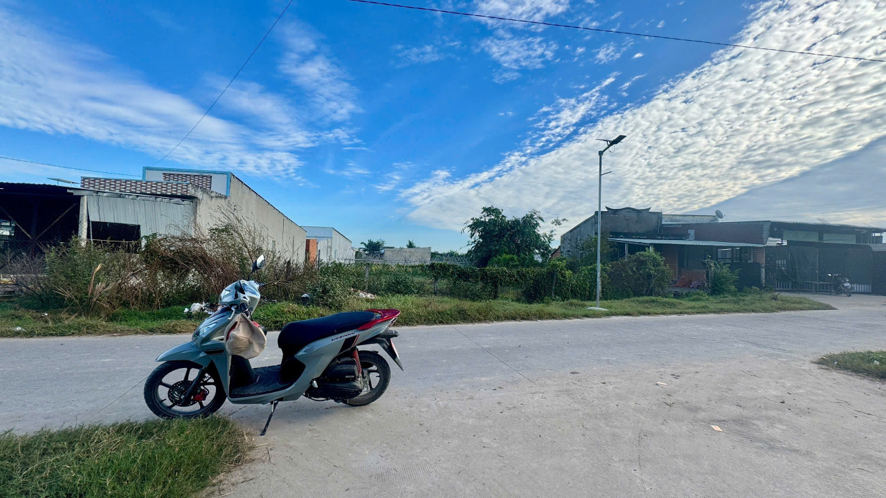 Bán Đất Đức Hoà Thượng huyện Đức Hoà LA    - DT:  20x60 tổng 1200m2  Giá 4tỷ x  Thuận tiên xây dựng kho xưởng cách UBX 1km