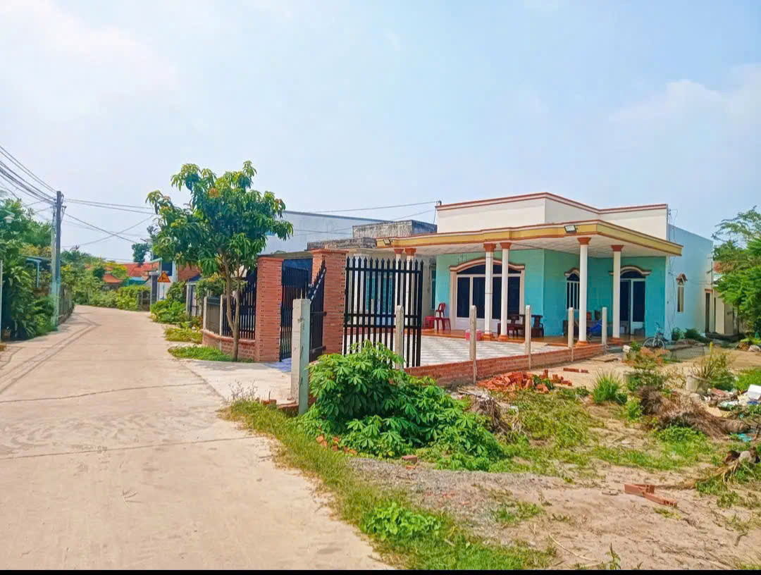 Nhà 10x30 300m2 2ty2  sổ hồng riêng SDT 0909356049