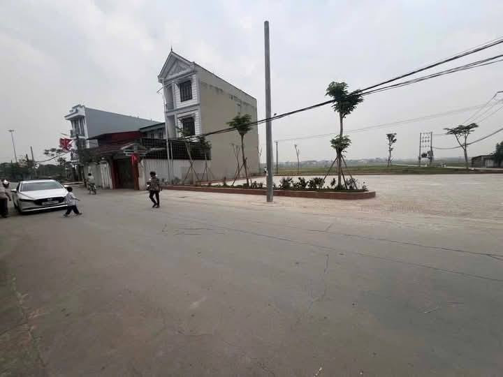 BÌA LÀNG PHÚC HẬU - DỤC TÚ- TRỤC KINH DOANH SẦM UẤT ĐỪNG 3 Ô TÔ TRÁNH GẦN VIN CỔ LOA DDUONGF DẪN CẦU TỨ LIÊN