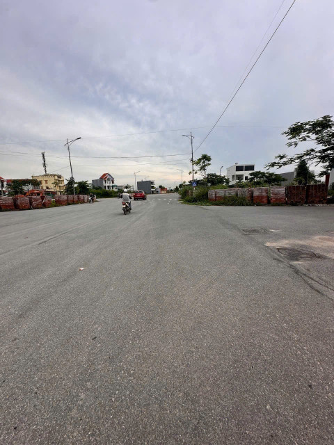 Bán tất cả các lô -Lk 5-6-7 : giá 3,280 tỷ dt 60m  -Lk11-12-13: giá chỉ 3,350 tỷ dt 60m   -Lk14-15-16 : giá 6,150 tỷ dt 120m  -Lk3-4: giá 6,180 tỷ dt 135m lh ngay 0382341632 Em Liên