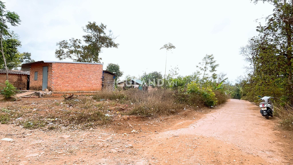 Bán đất thổ cư 2 mt,dt 10*23 tc 60 giá bán 640 tr tại xã Ea Tiêu.