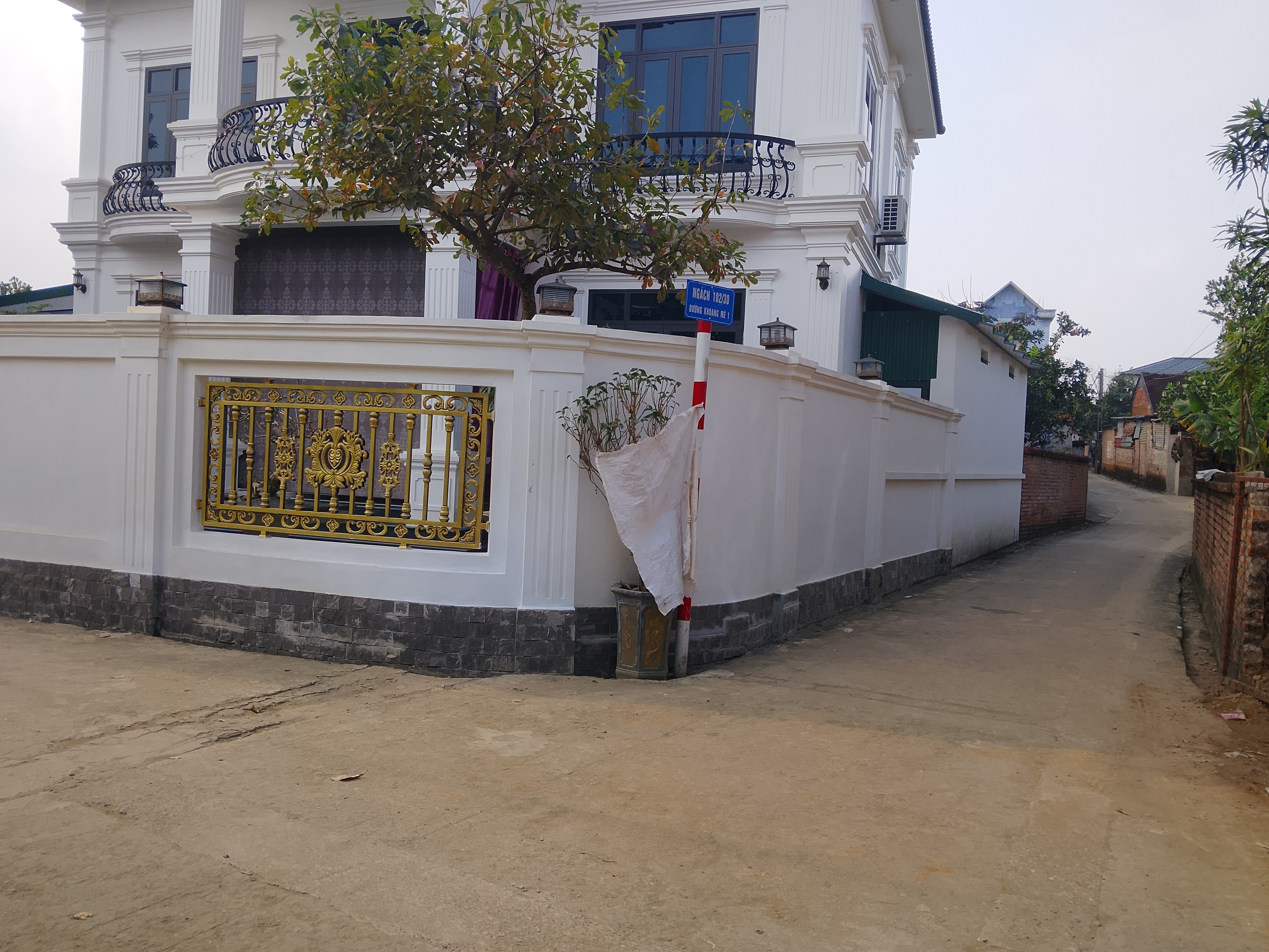 CHỦ CẦN TIỀN NÊN QUYẾT BÁN LÔ GÓC 348M2, 2 MẶT ĐƯỜNG RỘNG, GIÁ CỰC SỐC CHỈ 33TR/1M2.