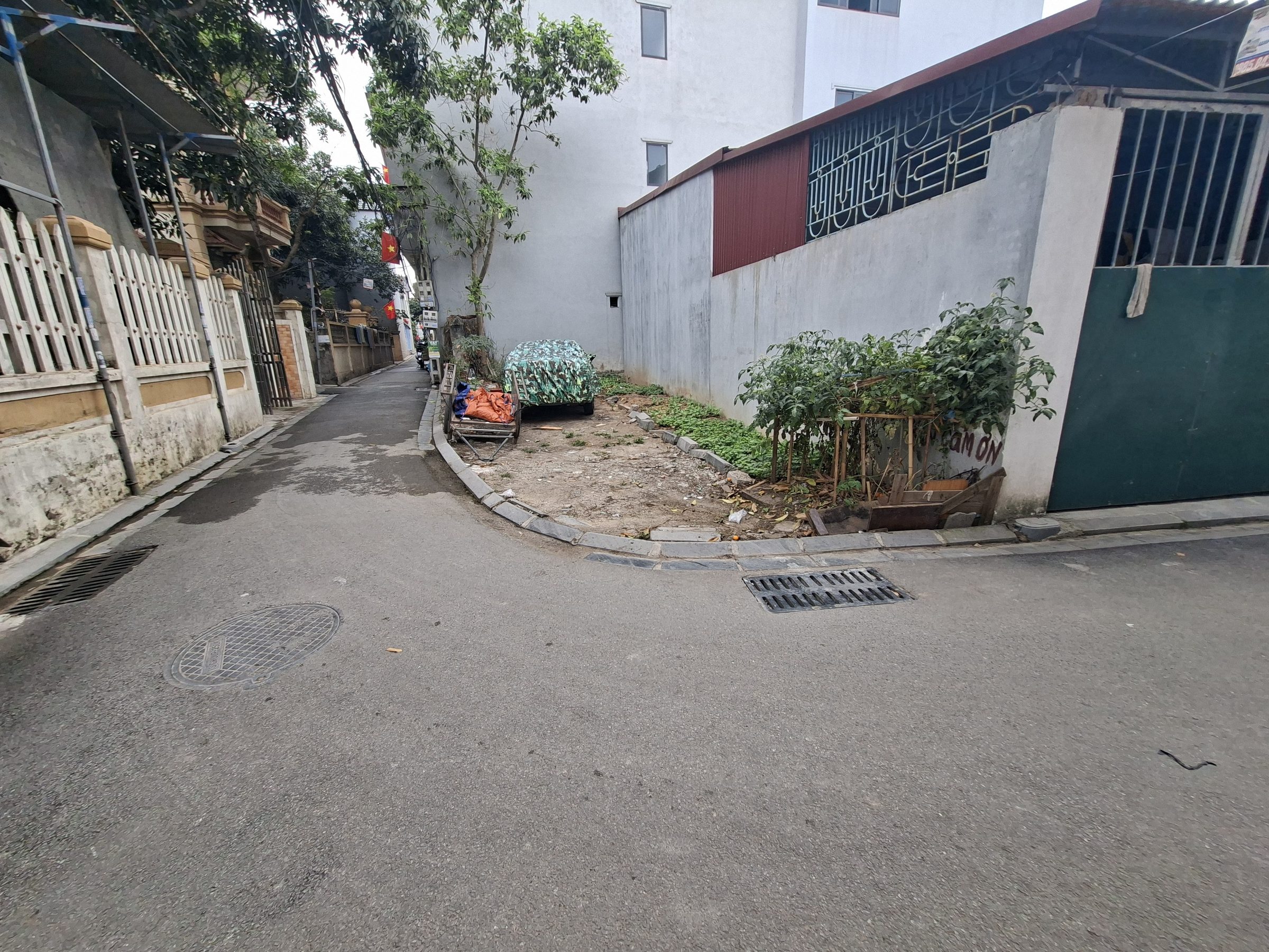 Lô góc thông ô tô ngủ trong đất,50m trục chính kinh doanh ô tô tránh,100m trường mầm non,cấp 2 Hải Bối