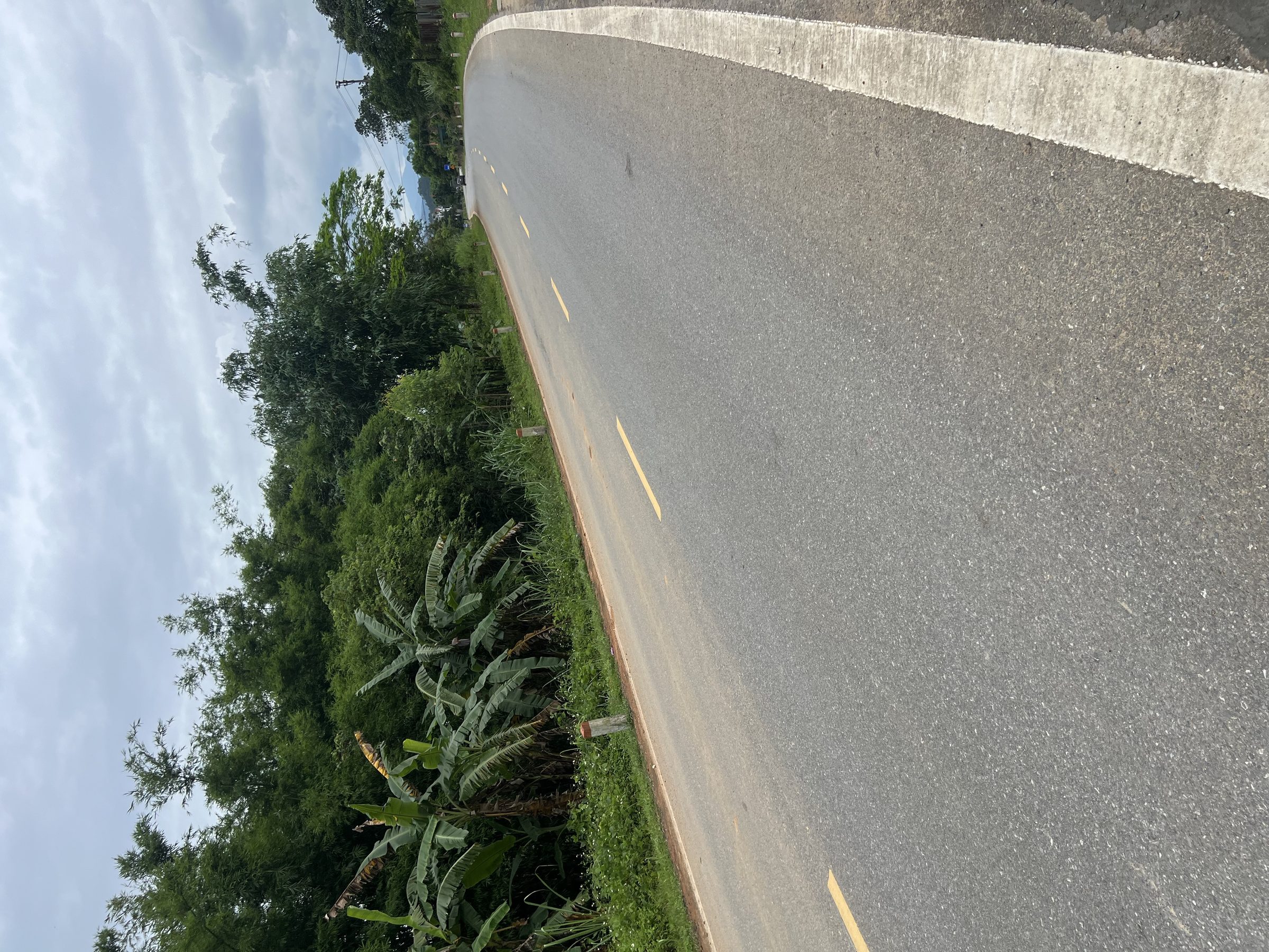 Đất mặt đường quốc lộ km 15