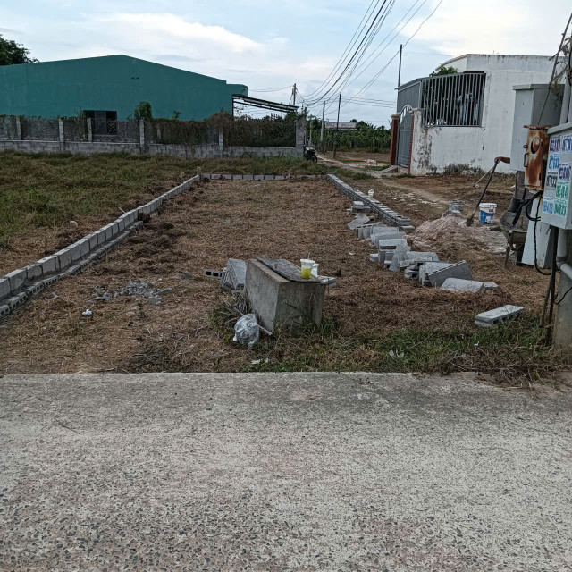 Bán lô đất thổ cư 2 mặt tiền siêu đẹp - Cách chợ Tôn vài trăm mét