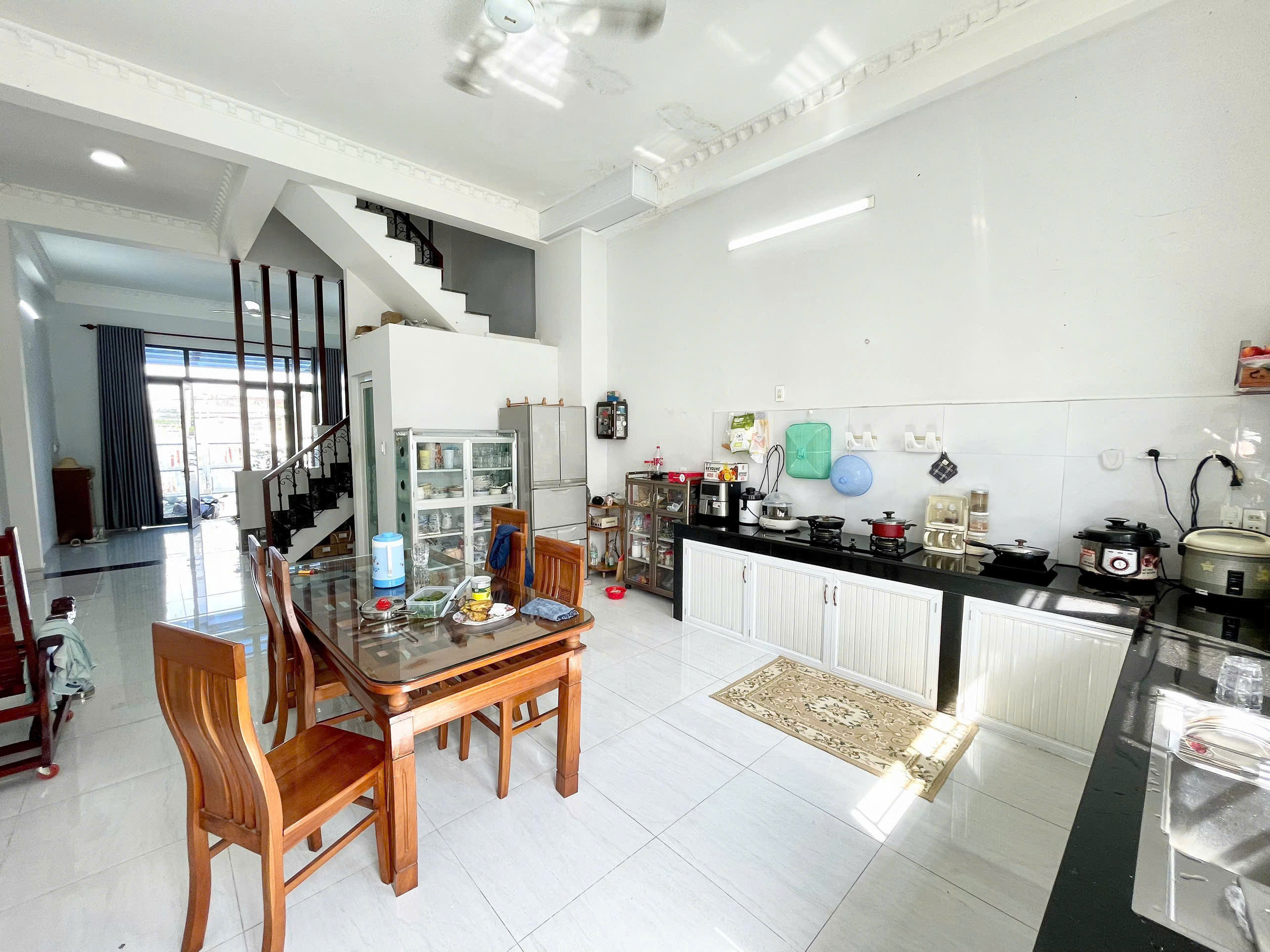 Bán nhà 3 tầng, 128.8m², mặt tiền hẻm chính Lê Văn Lương, giá 6.1 tỷ Xã Hiệp Phước