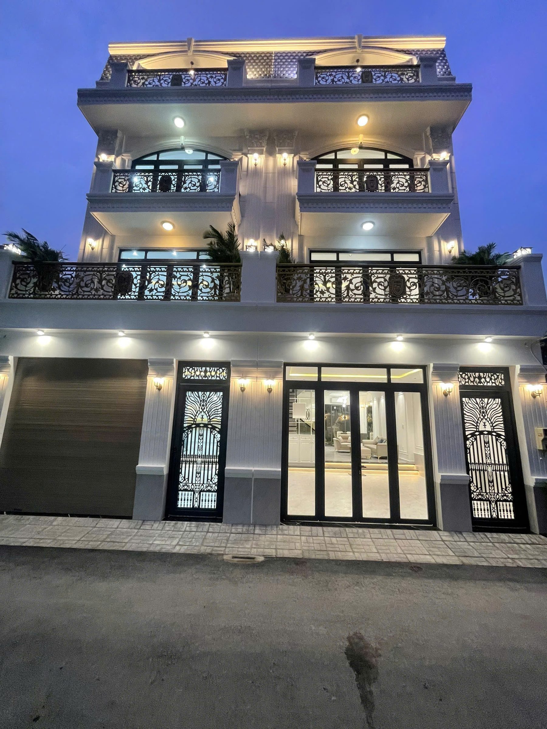 Bán nhà 4 tầng, ngay cầu LONG KIỂN, 83,4m², đường Lê Văn Lương, giá 10.5 tỷ