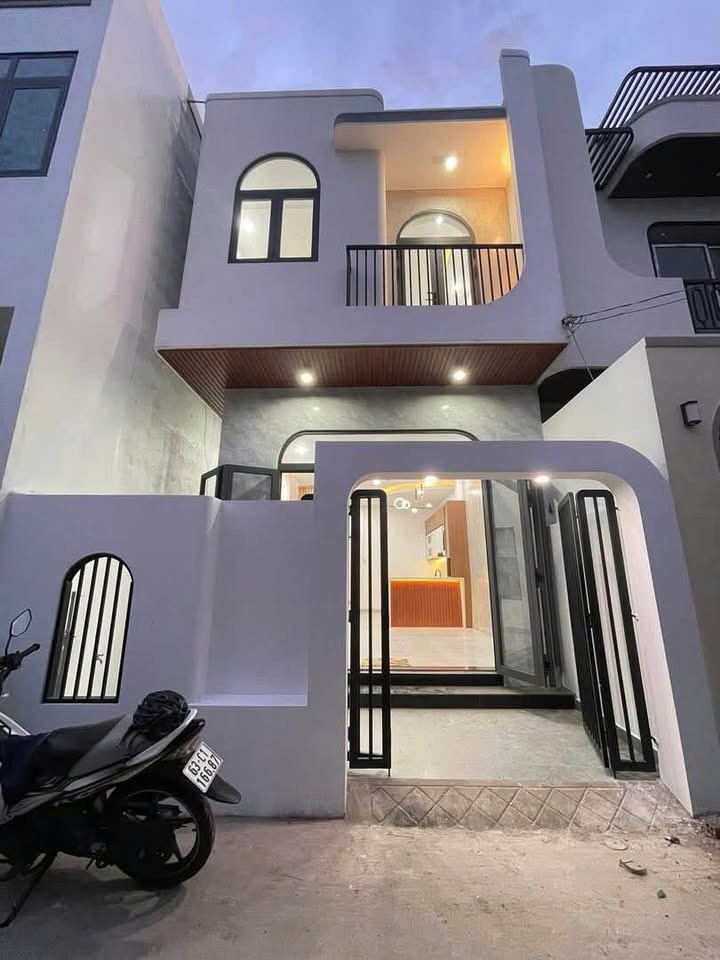 Bán nhà mới 1 trệt 1 lầu KDC vip Hoá An, 4m x 20m = 80m2 thổ cư 100% sổ hồng riêng. Giá chỉ 2,9 tỷ