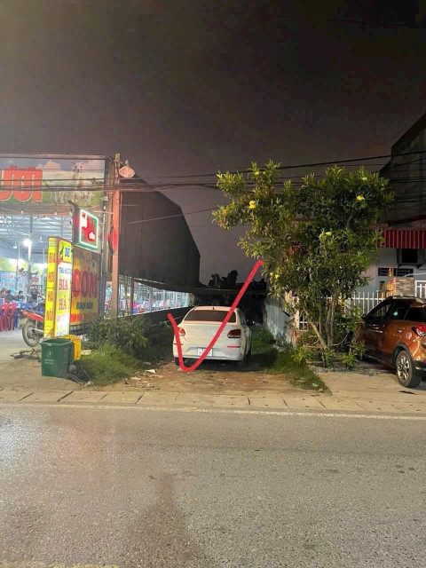 Bán 100m mặt đường 203 Hoa Động , cách cầu Đen 300m . Kinh doanh buôn bán. L/h :076.231.9990 e Thúy