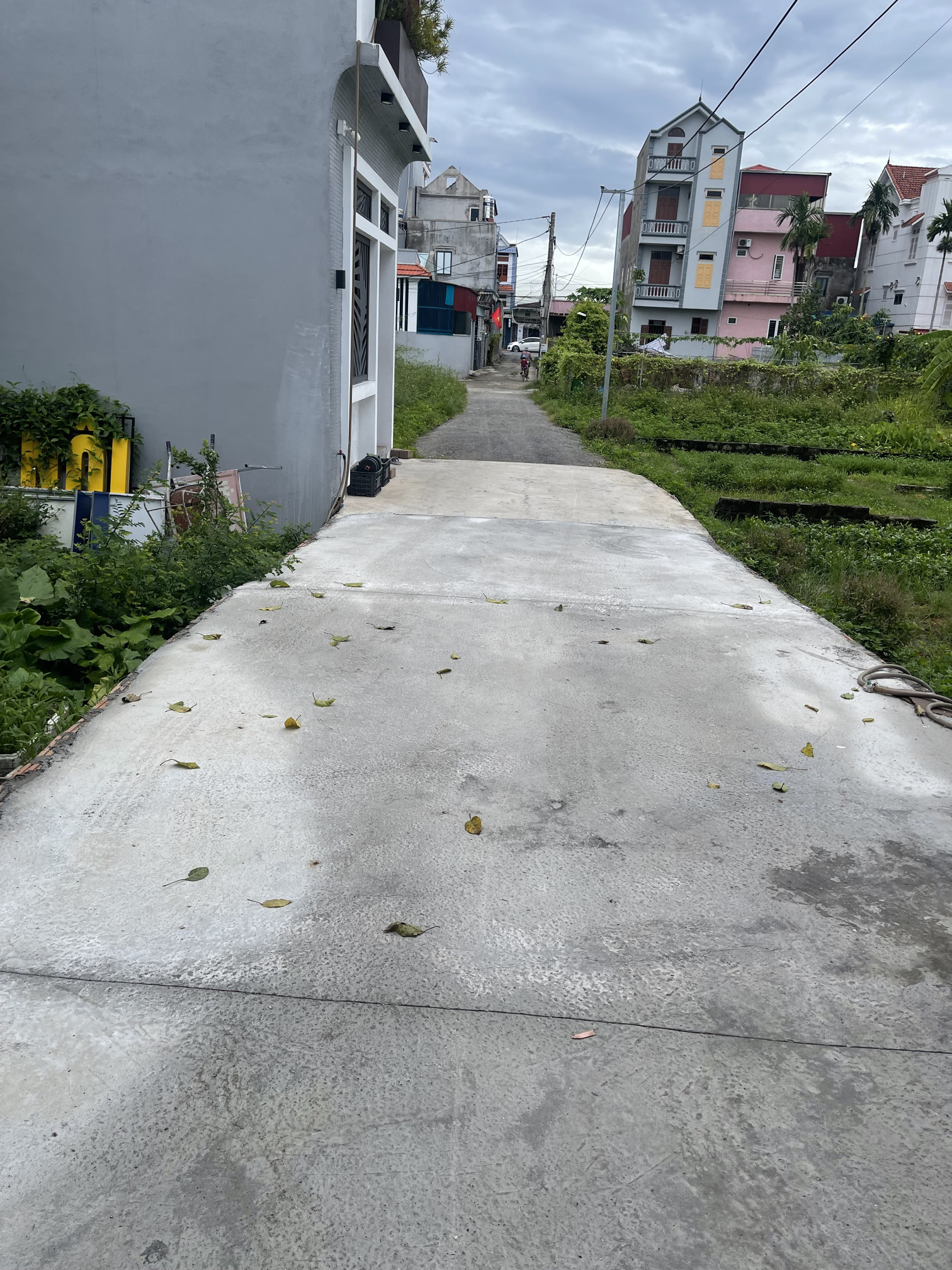 Bán 63.3 m Hoa Động lô góc 3 mặt tiền cách 203 chỉ 50m .l/h:076.231.9990 e Thúy