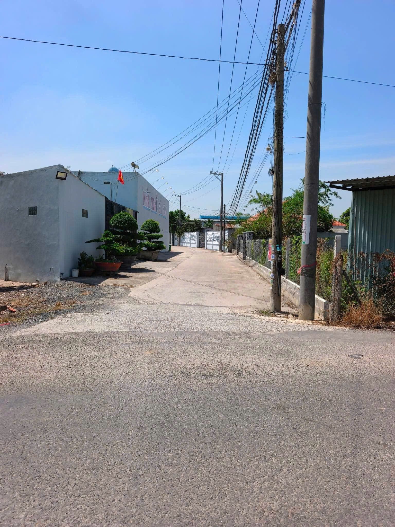 Bán đất 2000m² có sẵn 30m² thổ cư ngang 22m giá 7.5 tỷ tại Xã Hòa Khánh