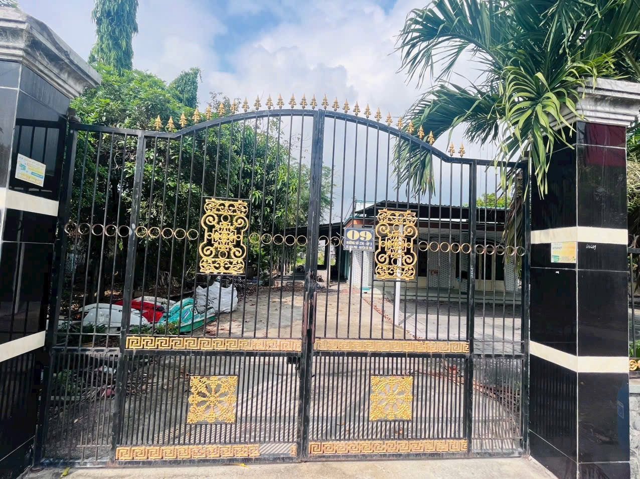 Ban dat + Nha xuong