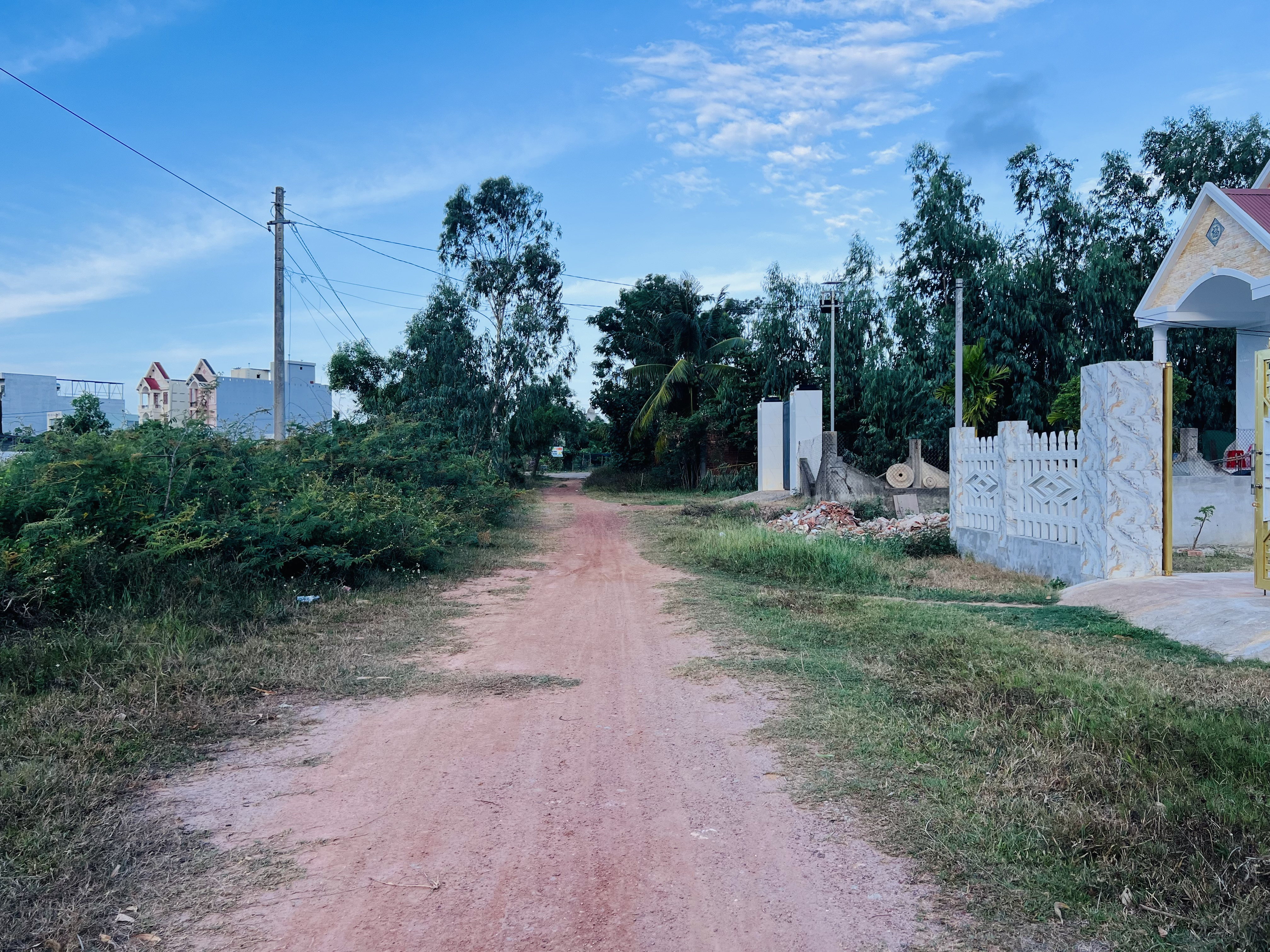 VIEW TRỰC DIỆN BÀU HỒ TUYỆT ĐẸP, ĐƯỜNG XE TẢI QUAY ĐẦU, NGAY VÕ NGUYÊN GIÁP, 220M2, GIÁ CHỈ 8XXTR