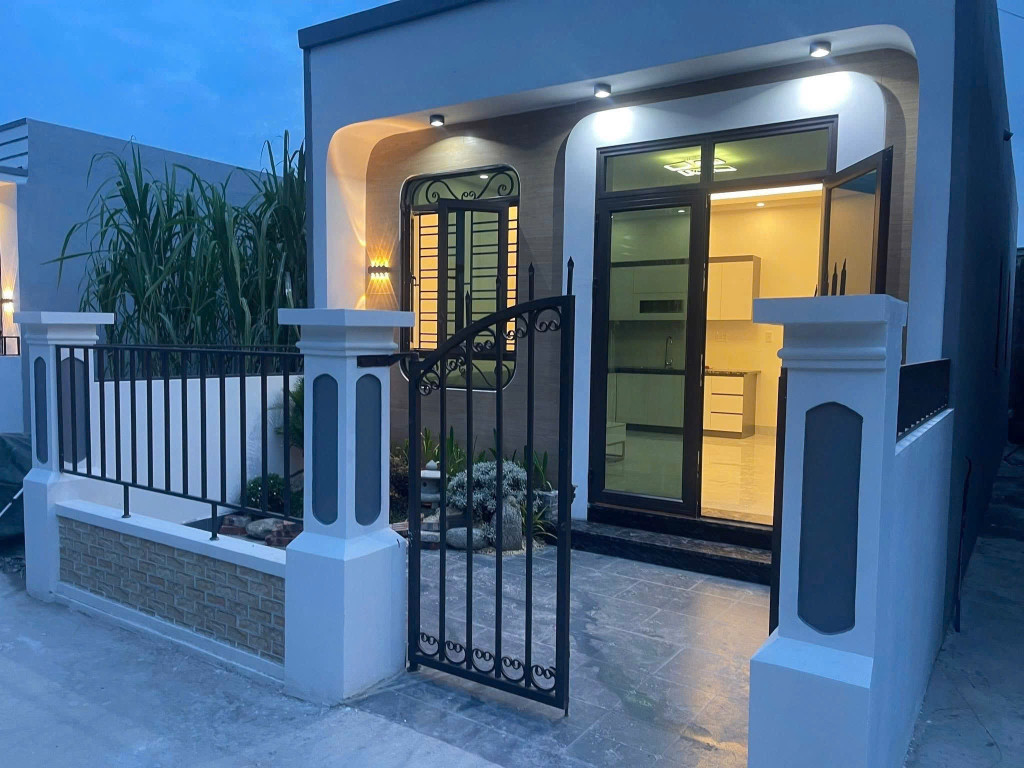 Bán 2 căn nhà xây sẵn , full nội thật tại Hoàng Động ( bên Lở) . L/h :076.231.9990 e Thuý