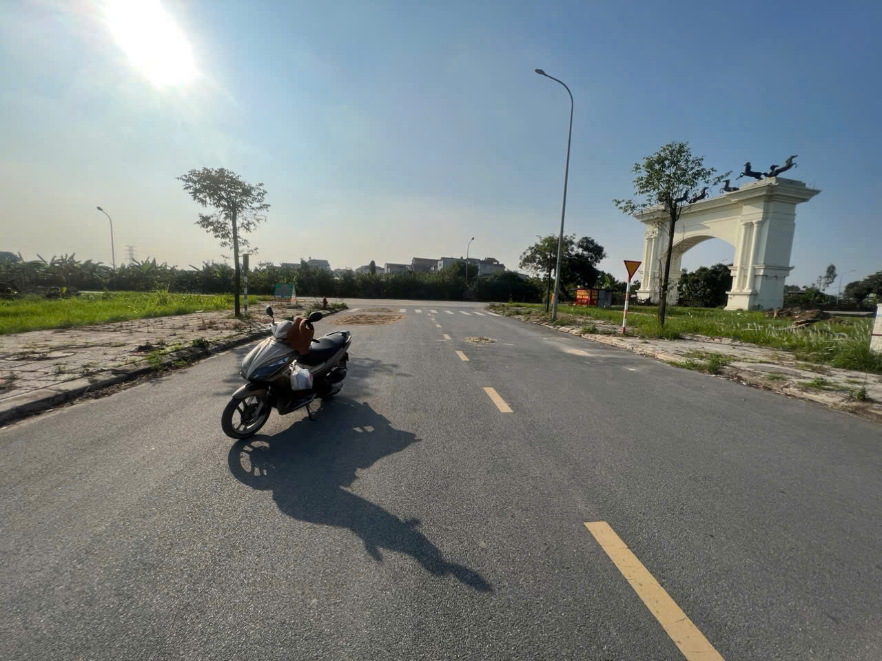 giá 4,1 tỷ. Diện tích rộng 103m2, mặt tiền 5m cực đẹp,  Pháp lý đầy đủ, 
2 mặt thoáng trước sau.