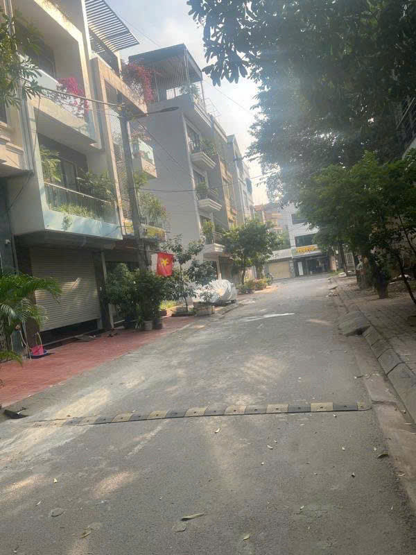 68m2 TẶNG NHÀ C4, PHÂN LÔ, VỈA HÈ RỘNG, KINH DOANH, Ở SƯỚNG, NGAY CỔNG CHÀO HOÀI ĐỨC
