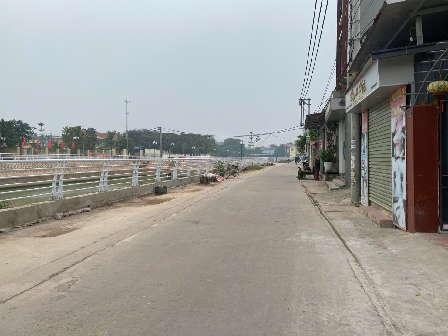 - Chính chủ gửi Bán Lô đất Trung tâm Phù Trì, Kim Hoa ( nay là Quang Minh)
 - DT- 70 m2 phun thổ cư 
-Nhỉnh 2 tỷ. 
-Ô tô vào tận đất