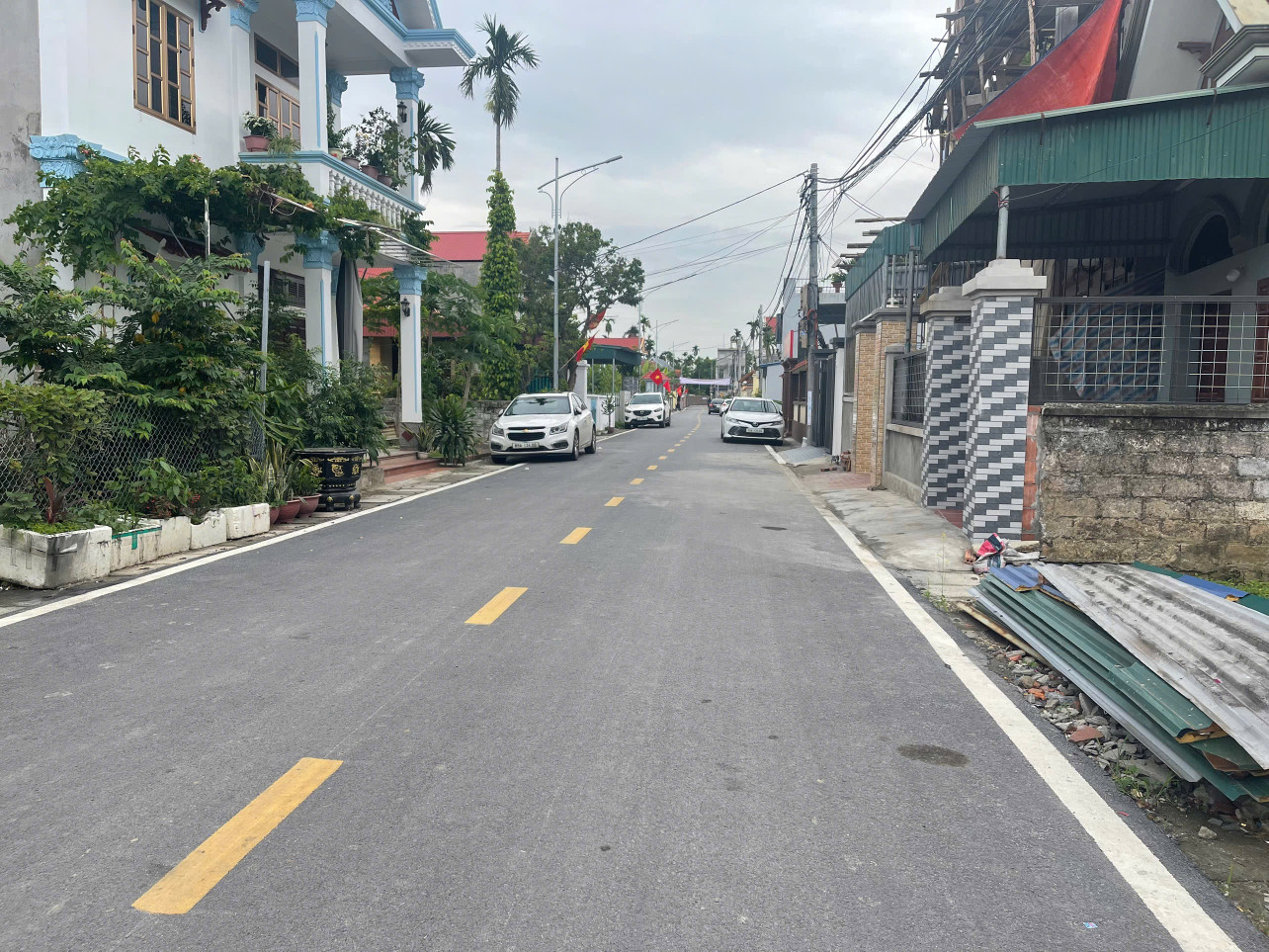 Bán 62m Lâm Động ngay đường thôn. L/h:076.231.9990