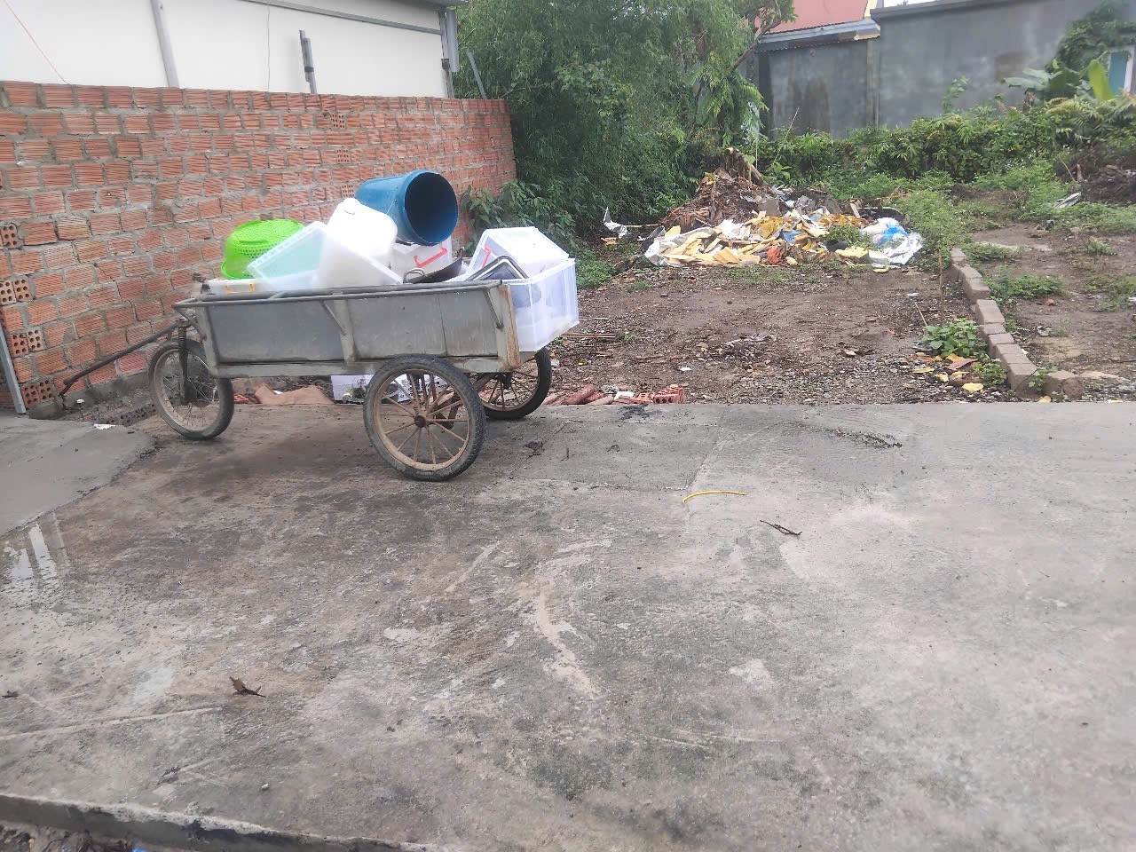 Bán 62m ngay trạm y tế và sân bóng Lâm Động. L/h:076.231.9990 e Thuý