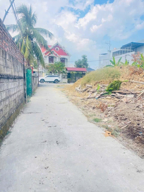 Bán 80 m ngay mặt đường liên thôn Đông Lâm Động. Ngõ ô tô đỗ cửa. L/h:076.231.9990 e Thuý