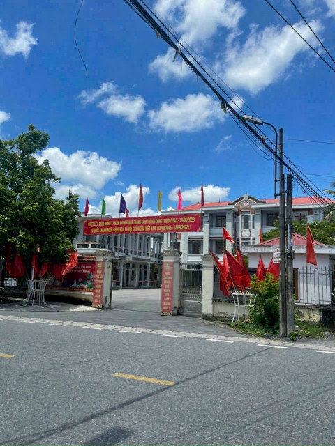 Bán 68,6m Thôn Đền Lâm Động , đường thông cách 203 :20 m .cạnh ủy ban xã . L/h:076.231.9990