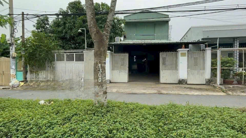 Nhà kho mặt tiền Trần Văn Giàu, xã Lê Minh Xuân, huyện Bình Chánh dt 674m2 giá 23 tỷ