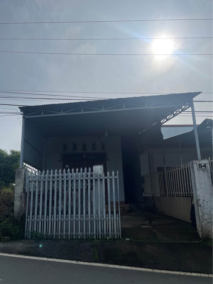 Bán dất tặng nhà Lê Thị Riêng