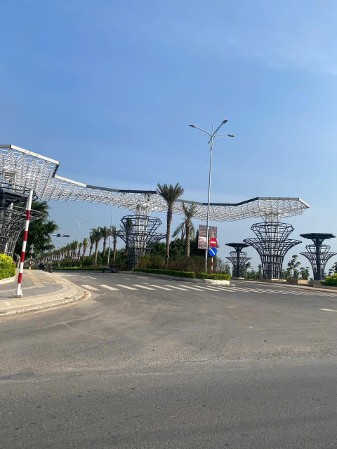 CẦN TIỀN TRẢ LÃI NGÂN HÀNG. Ra gấp lô 100m2 giá siêu ngộp chỉ 1 tỷ 9 tại GEM SKY WORLD.Ngay sát cạnh sb Long Thành.CÓ SỔ