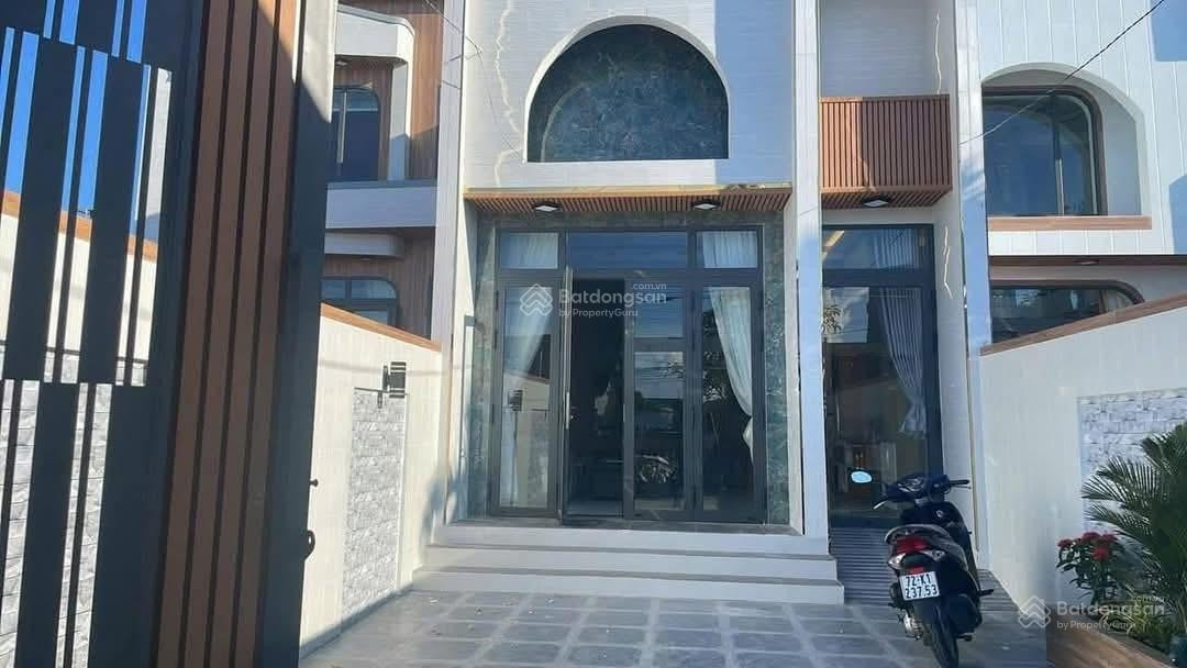 Bán nhà 161m² ngang 5m giá 2.98 tỷ Xã Long Hải