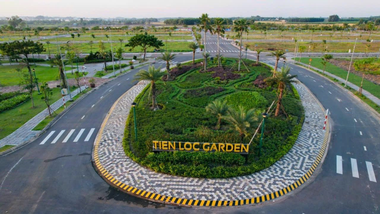 HÀNG NGỘP RA NHANH, lô 90m2 tại Tiến Lộc Garden giá chỉ 2 tỷ. Dân đông pháp lý chuẩn, di chuyển sân bay Long Thành trong 5p