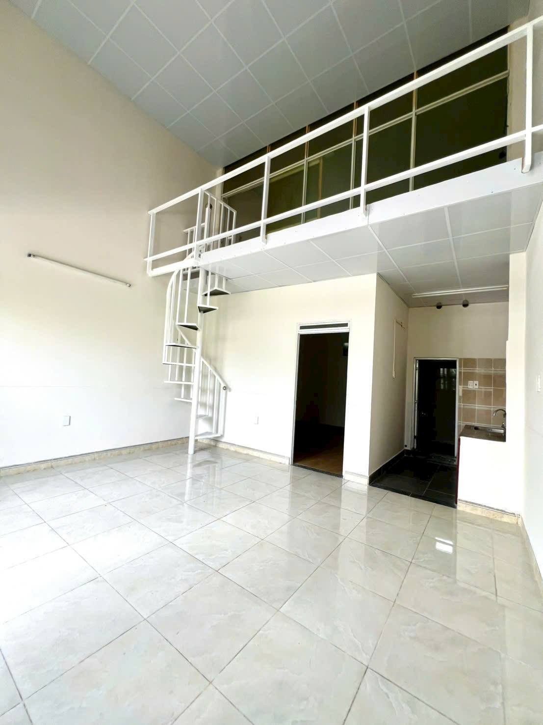 Nhà 2 phòng ngủ, giá 1,8 tỷ diện tích 5M*8M, đường 6M trước nhà, 306 Nguyễn Văn Tạo, ngay chợ Bà Chồi. Liên hệ