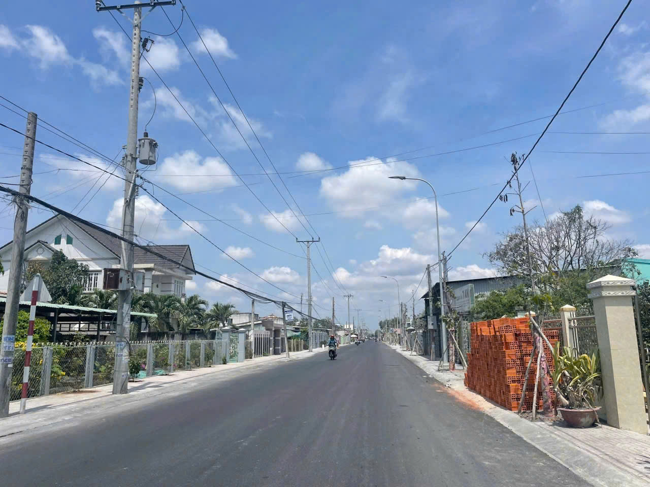 b.á.n đất thổ cư gần Chợ Long Thuận, TP Gò Công, Tiền Giang giá 15 triệu/m2