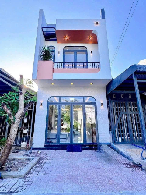 Chính chủ bán nhà mới xây MT TL 826, Cần Đước, Long An, giá 2.6tỷ, 100m2, SHR