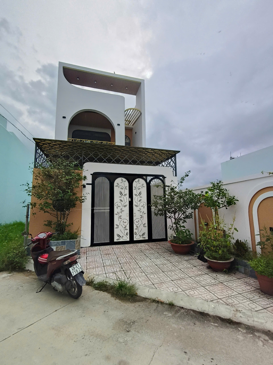 Bán nhà 2 mặt tiền 196m2 ấp Xoài Đôi, Long Trạch, Cần Đước, cách DT835 chỉ 900m, nhà mới hoàn công đủ