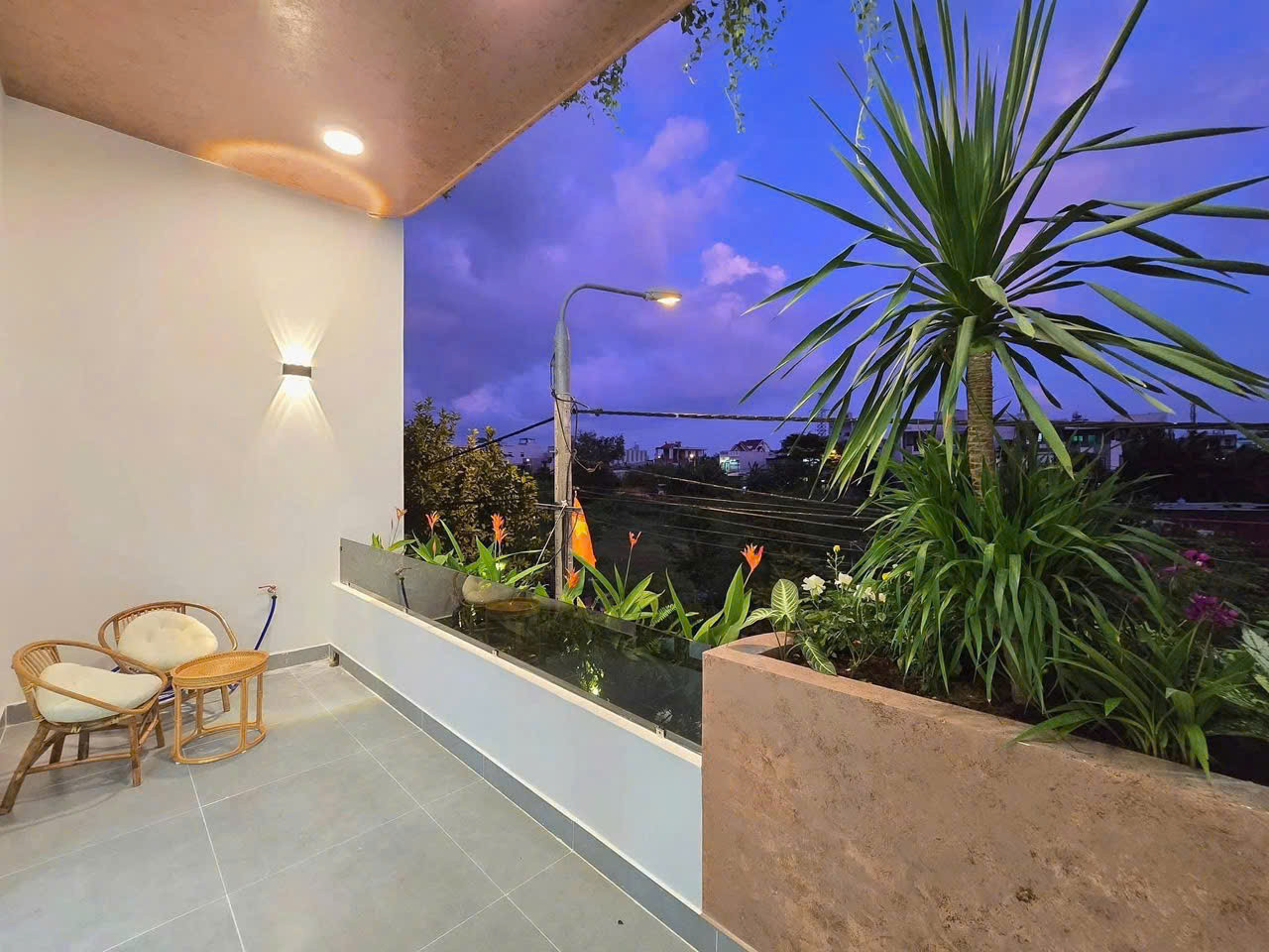 BÁN NHÀ PHỐ 1 TRỆT 1 LẦU – 100M² – CÁCH CHỢ BÌNH CHÁNH 15P – GIÁ 2 TỶ 950SHR