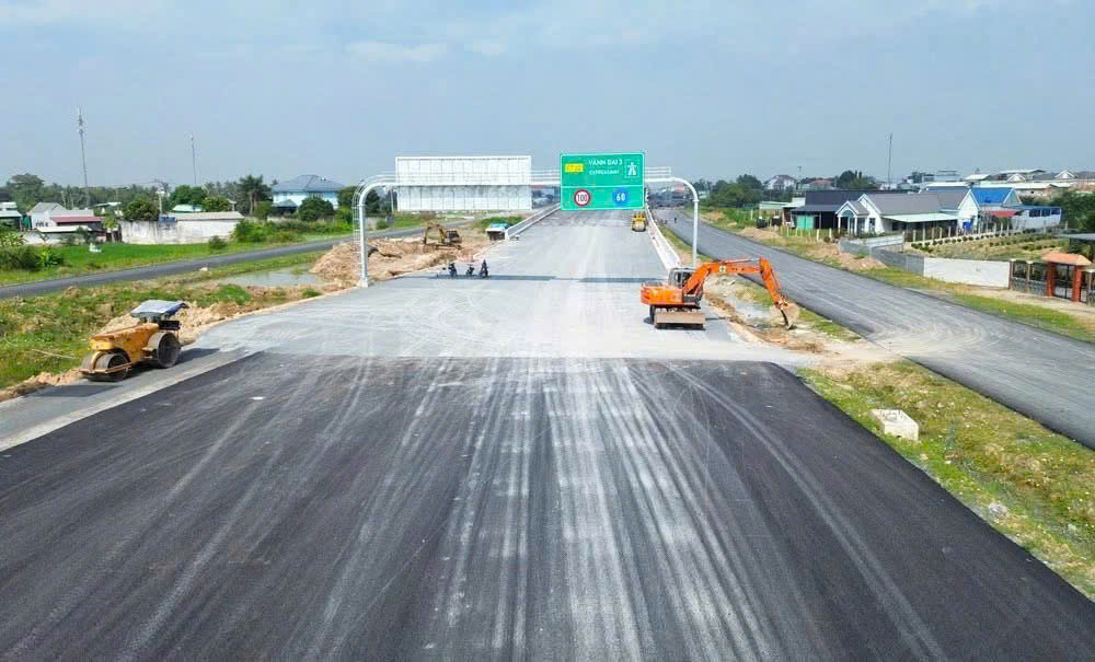 Nhà phố trên mặt tiền Võ Văn Kiệt - Lương Hòa Bình Chánh -